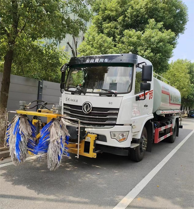 護(hù)欄清洗車