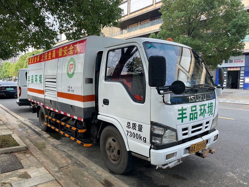 護(hù)欄清洗車